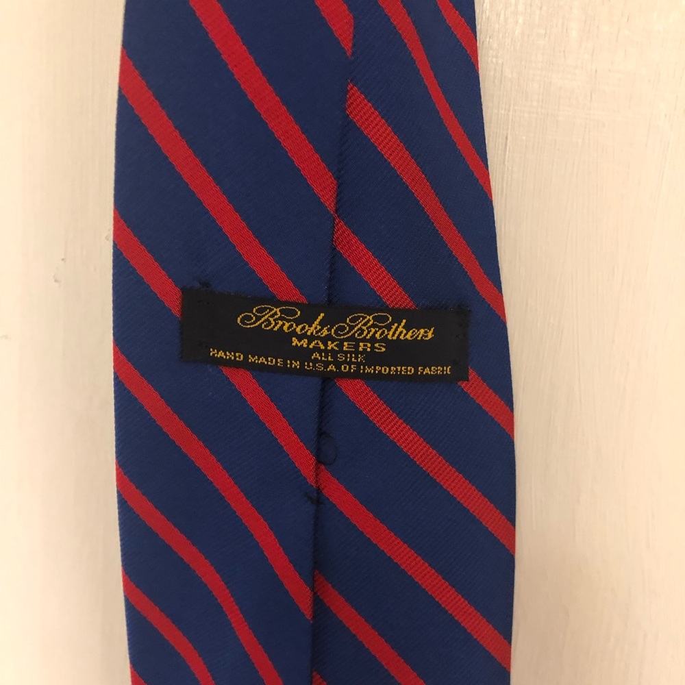 Gorgeous Brooks Brothers red and blue classic tie